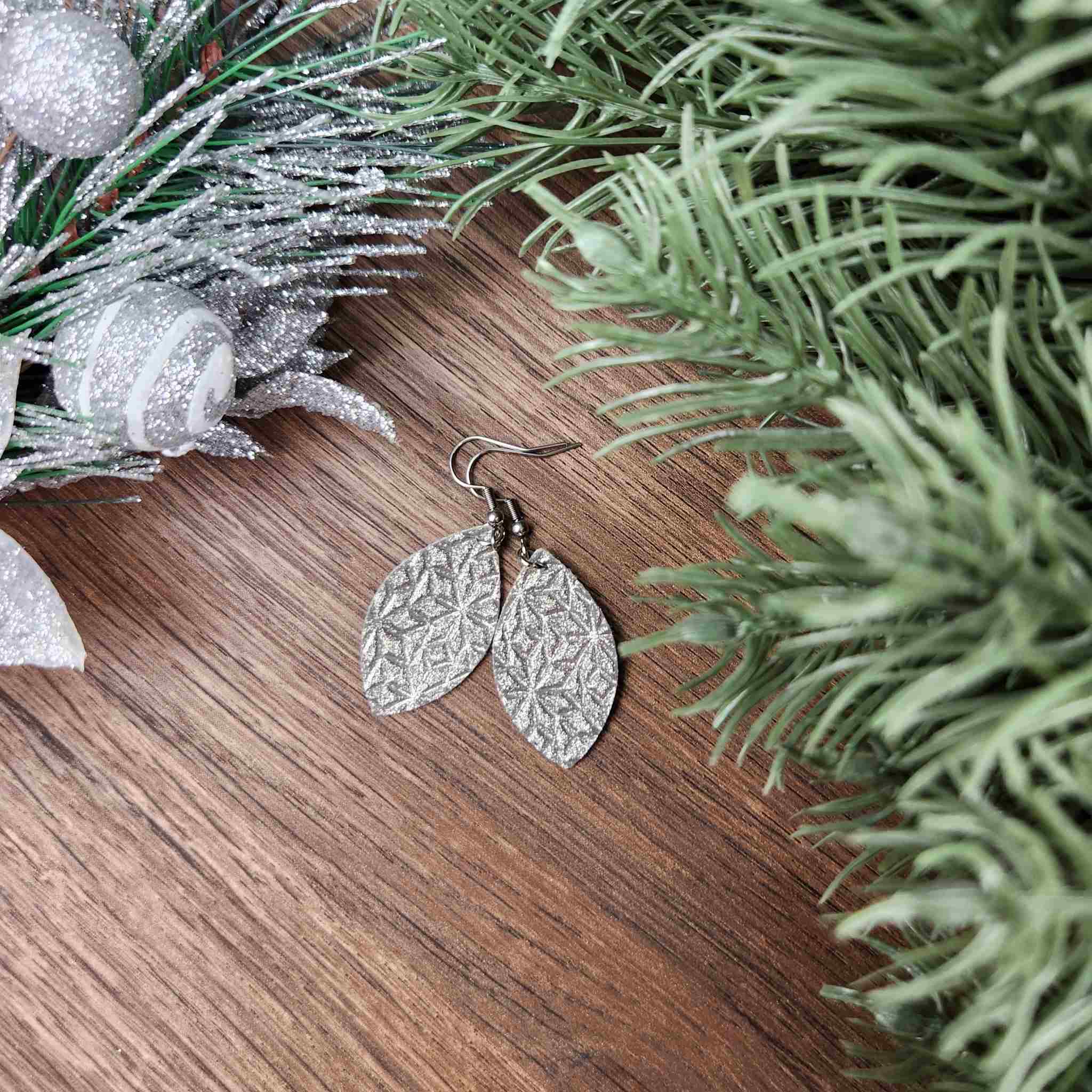 Silver snowflake glitter earring. Hypoallergenic findings