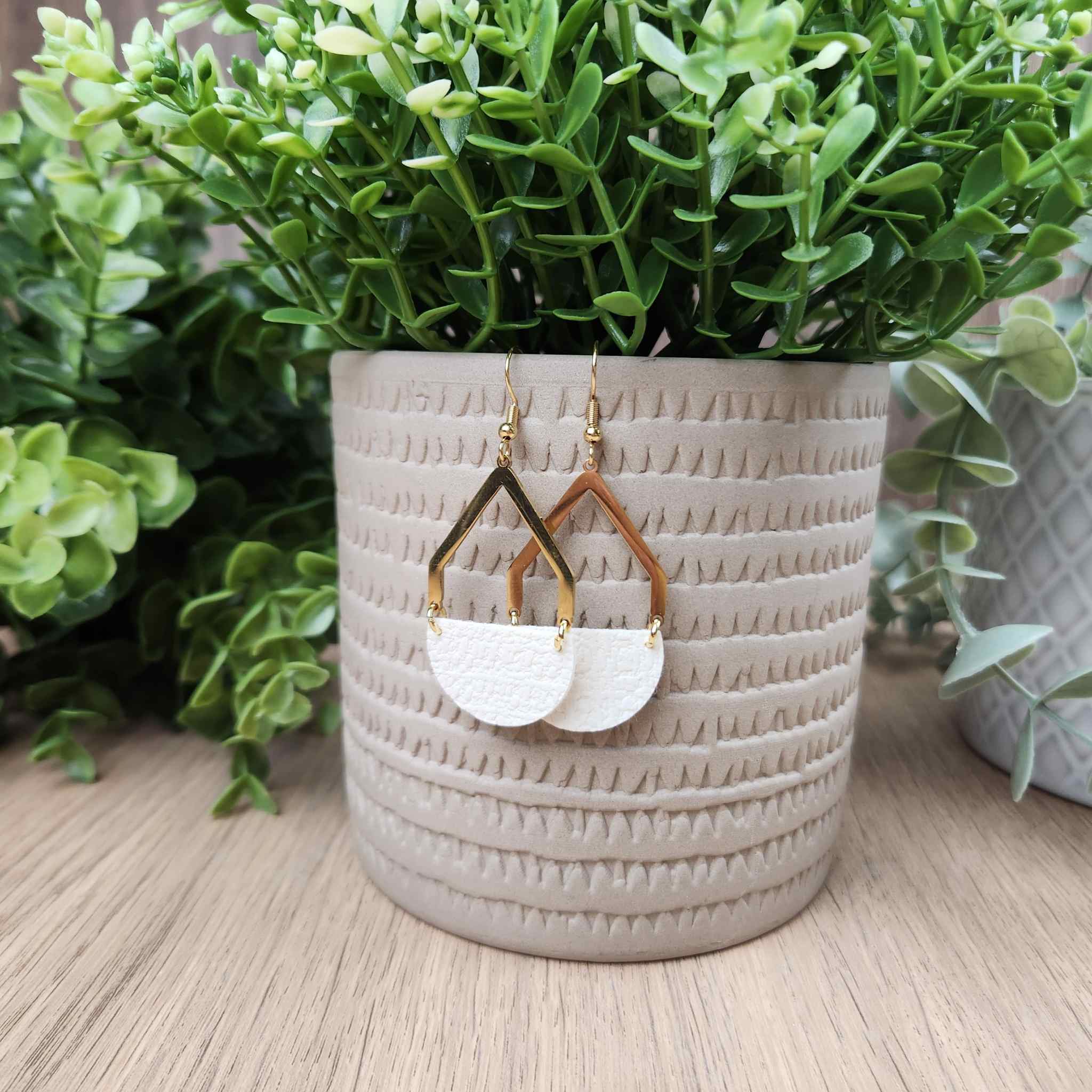 Textured white faux leather gold plated wishbone. Made with hypoallergenic hooks.