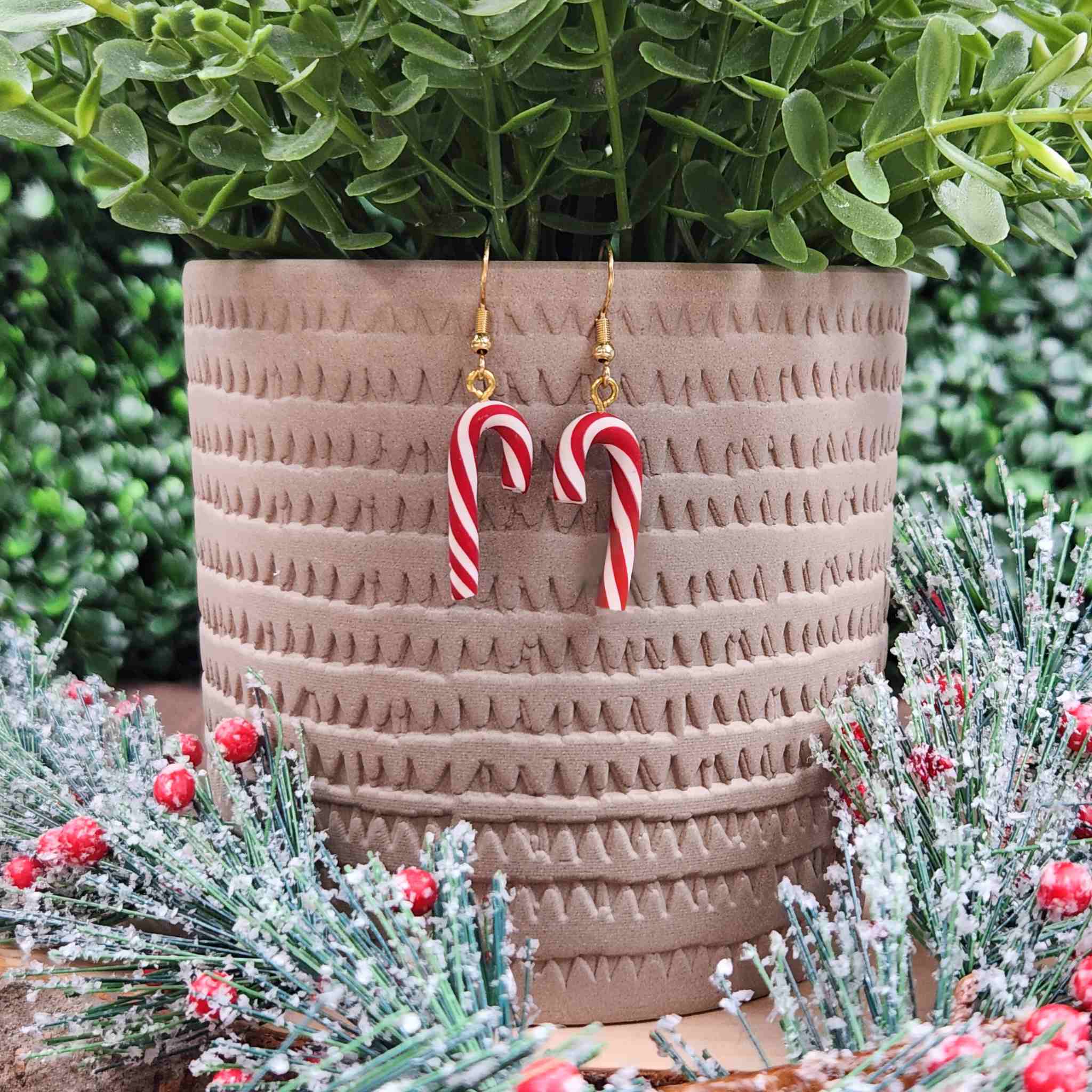 3D clay candy cane earrings.
Made with hypoallergenic hooks.
25mm in length.