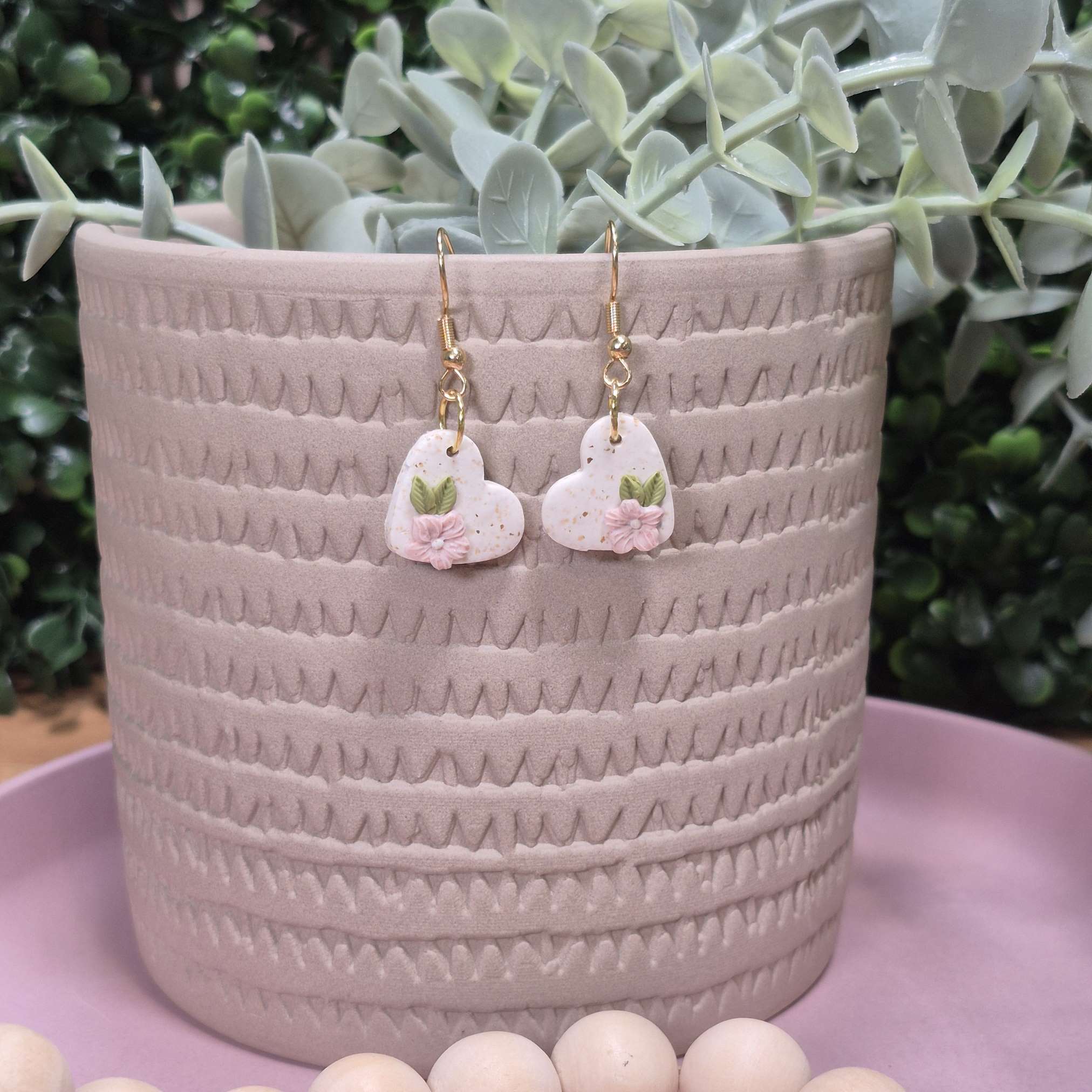 Clay cream heart floral valentine earrings.
Made with Hypoallergenic earrings.
Length is 35mm.