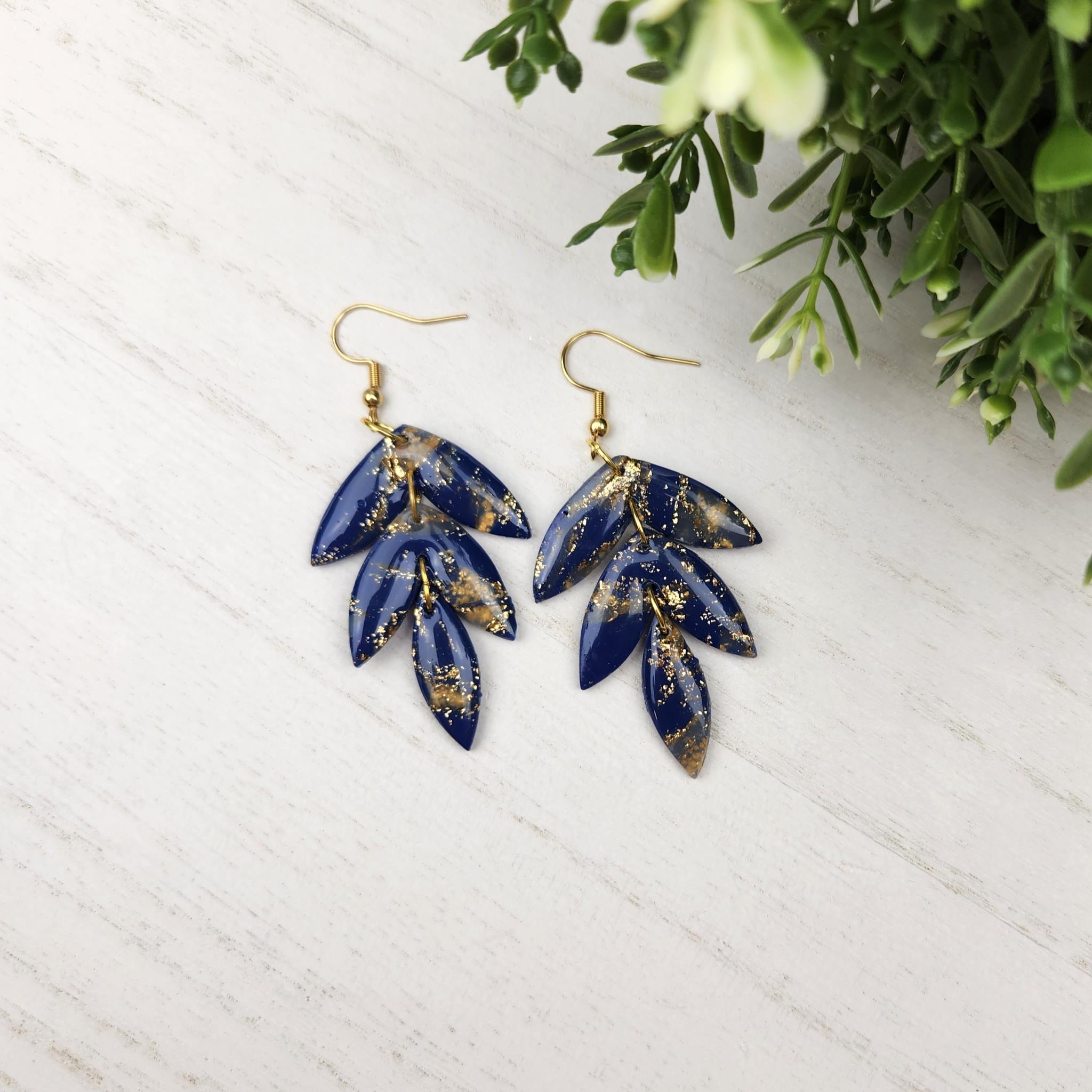 Clay Leaf Earrings with a golden blue marbling throughout.
Made with hyopallergenic hooks.
Leaf portion is 46mm in length.