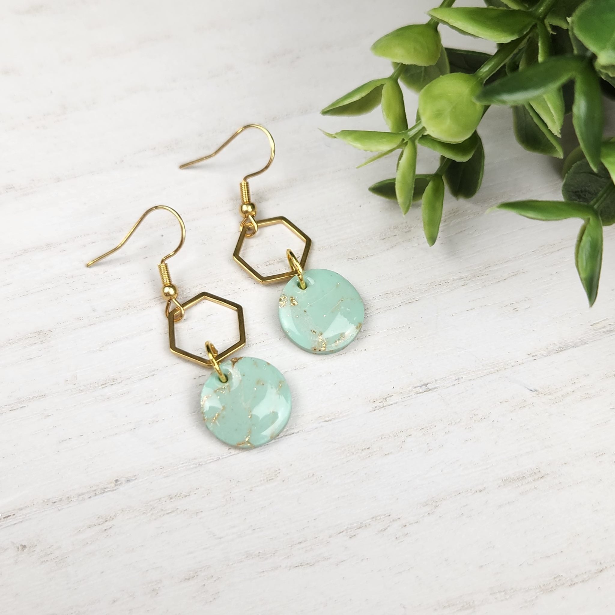 Mint marble round earrings with gold flake detail and a hexagon charm.
Made with hypoallergenic hooks.
33mm in length.